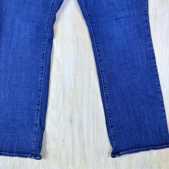 Levi's Classic Bootcut High Rise Western Classic Everyday Casual Denim Jeans 34 - Picture 4 of 15